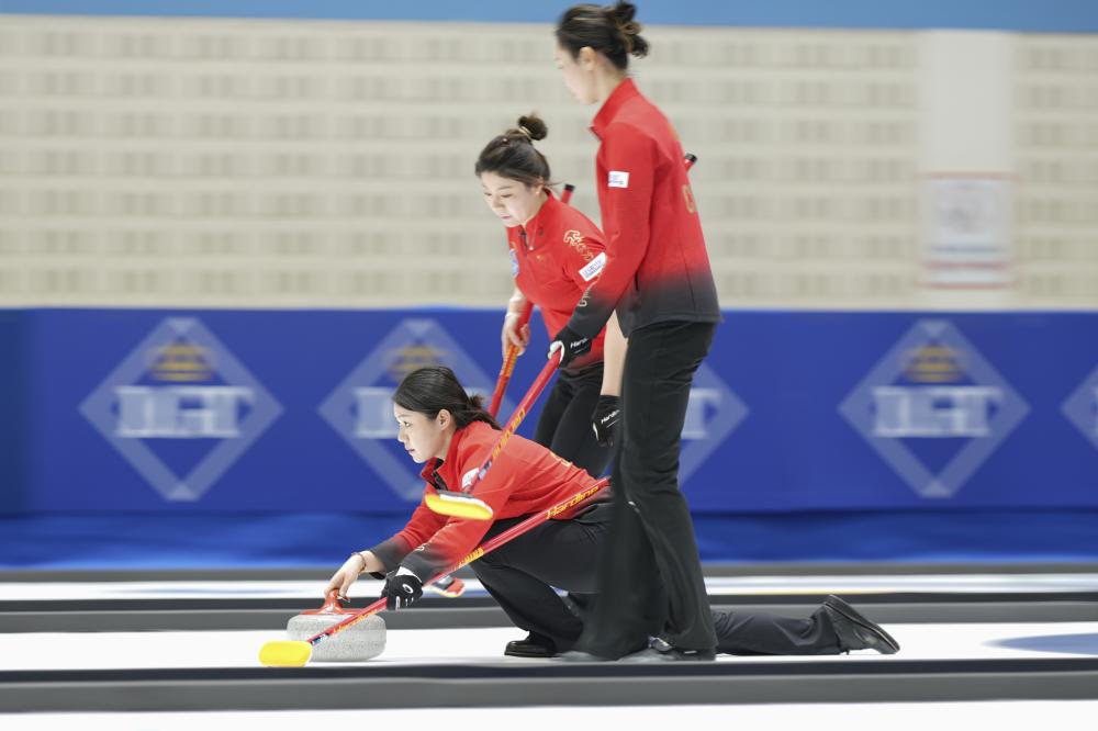 那一年他们风华正茂：李连杰和刘家良师傅相互模仿学习！